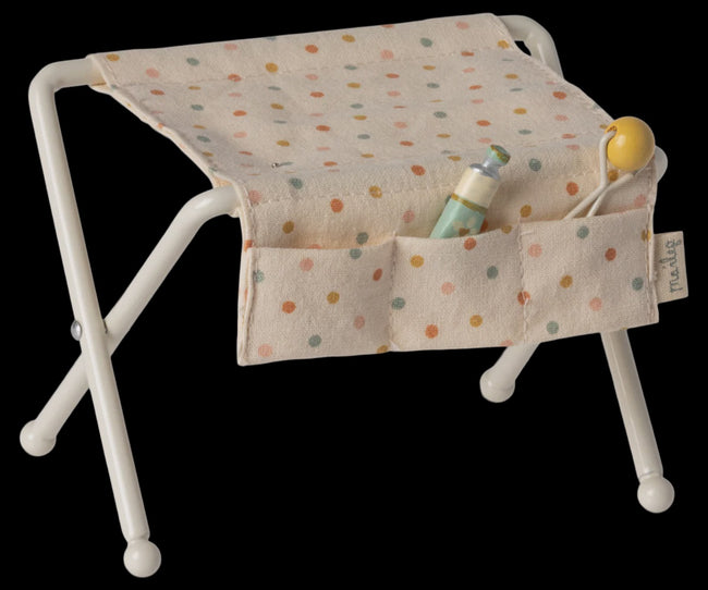 Nursery table- baby mouse