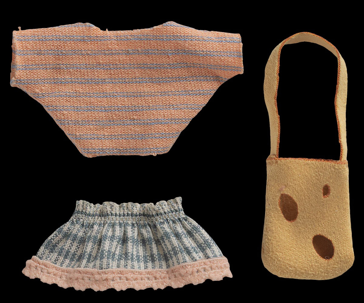 Clothes and bag- Little sister mouse