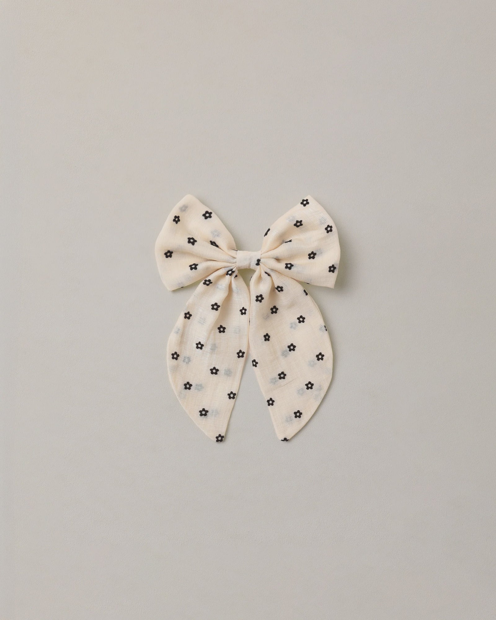 Everly Bow-Black Daisy