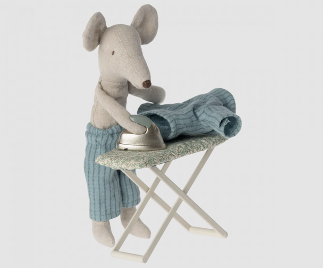 Iron and Ironing Board, Mouse
